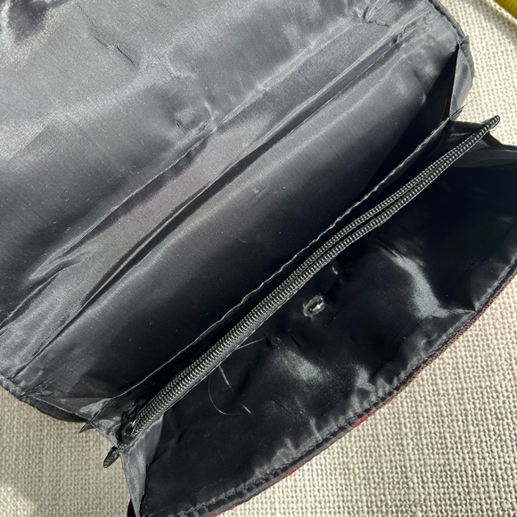 Hand Embroidered Floral Clutch - Picture 4 of 4